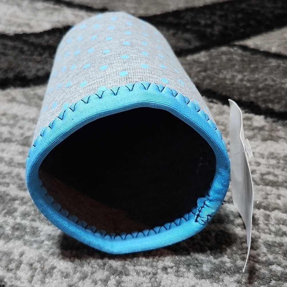 SAUNDERS REUSABLE SMALL COFFEE CUP/DRINK COZY SLEEVE GRAY & BLUE POLKA-DOT